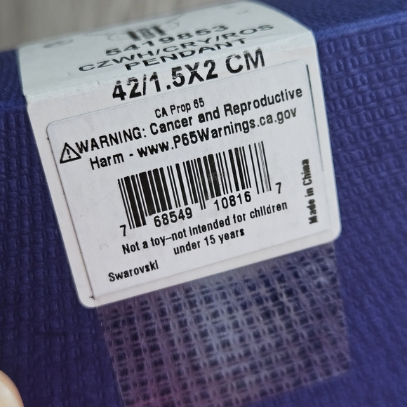 NWT - Swarovski Crystal Interlocking Loop Pendant Necklace - Picture 10 of 10